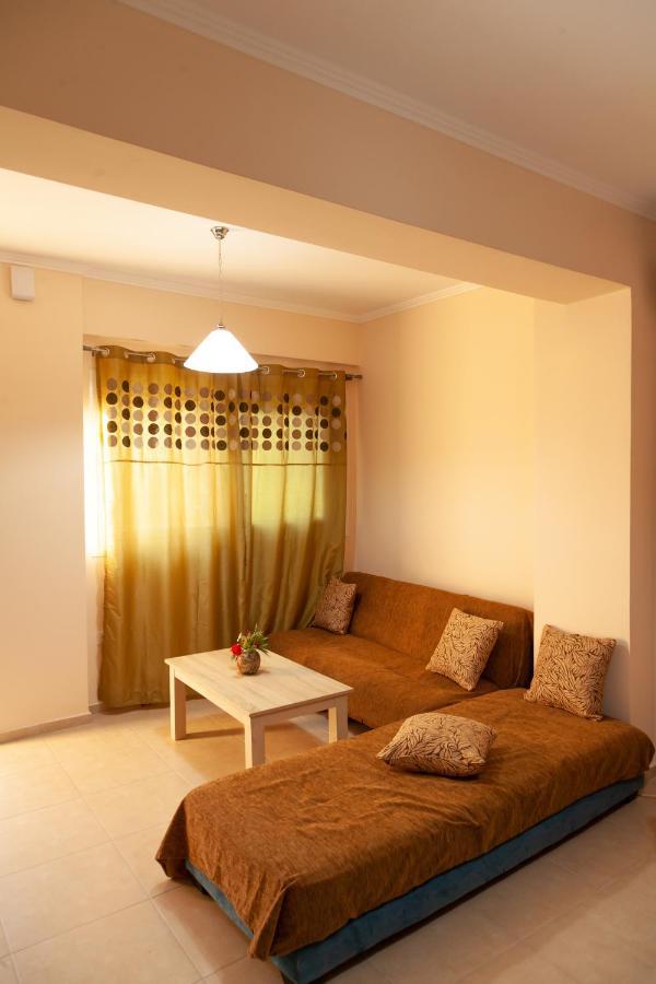 Tsoutsis Apartments Marantochori Exterior photo