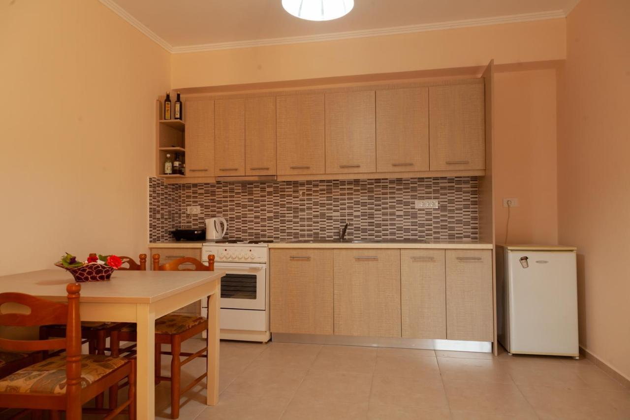 Tsoutsis Apartments Marantochori Exterior photo
