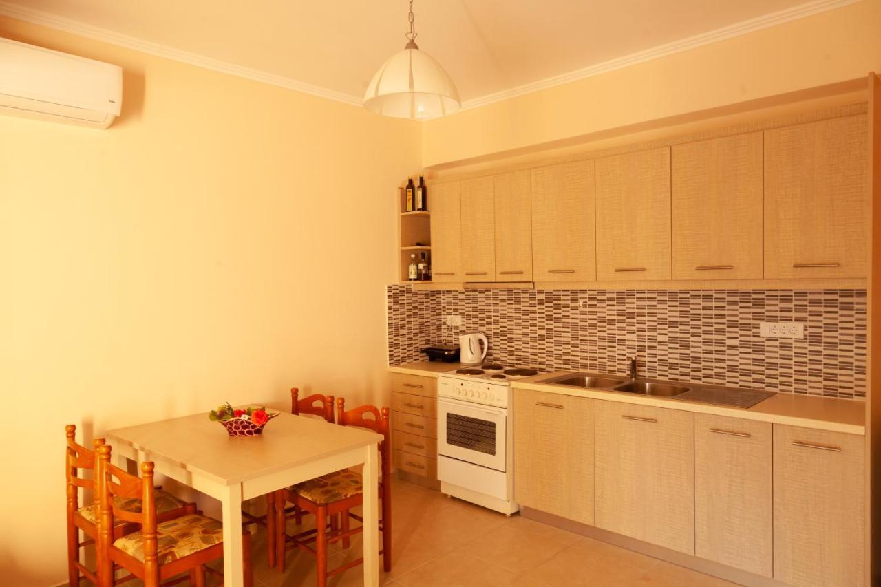 Tsoutsis Apartments Marantochori Exterior photo